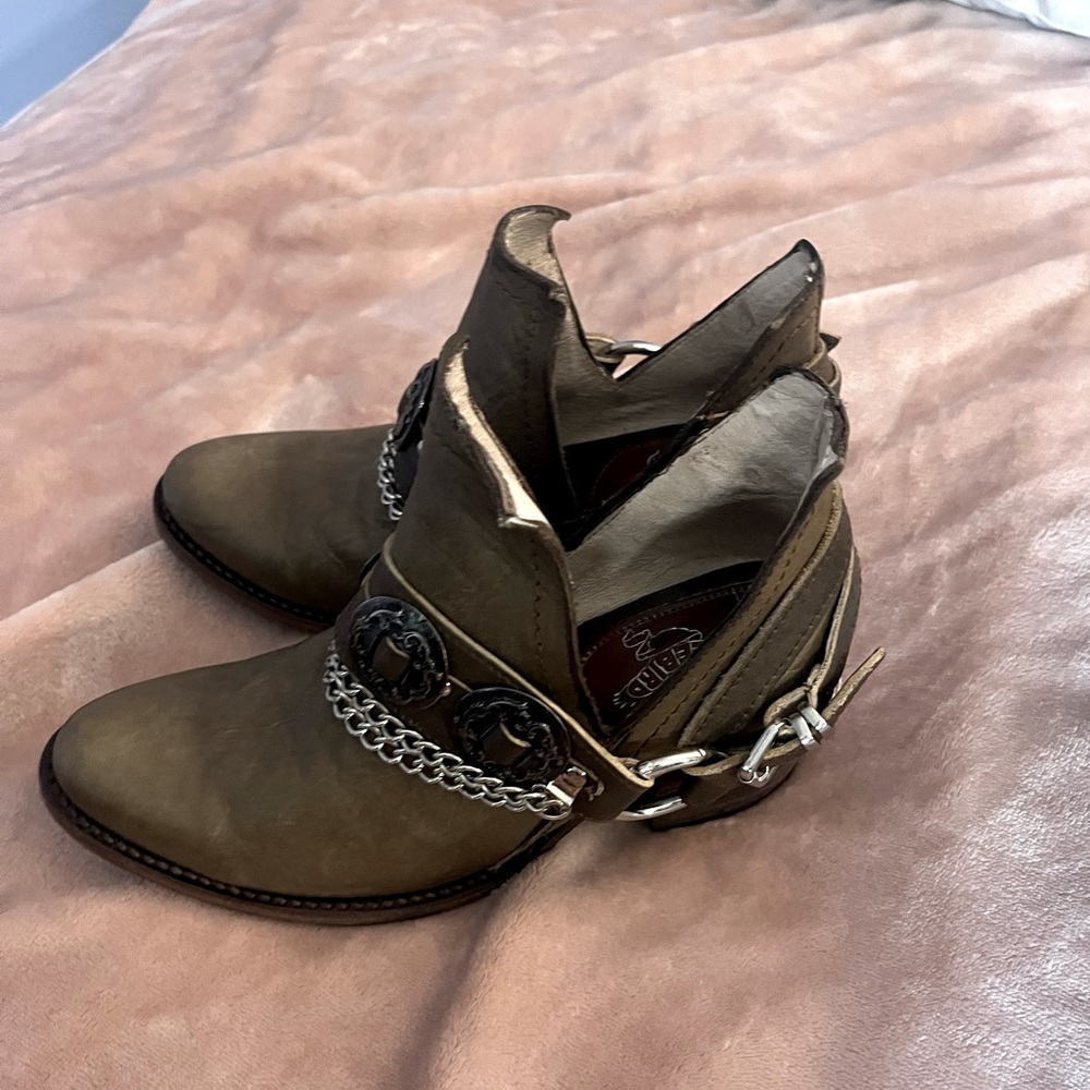 Freebird bootie boots :-) I bought a size 8 ,I’m a 7.5 & shld have bought a 7